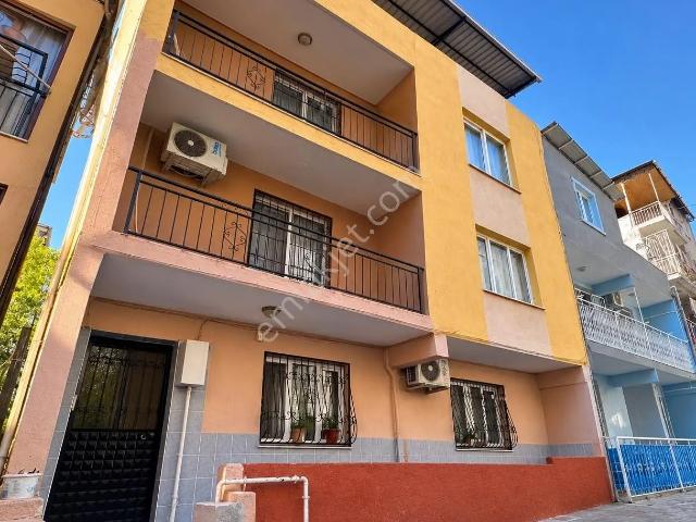 Yamanlar Mahallesi, Bayraklı içerisinde satılık Bina
