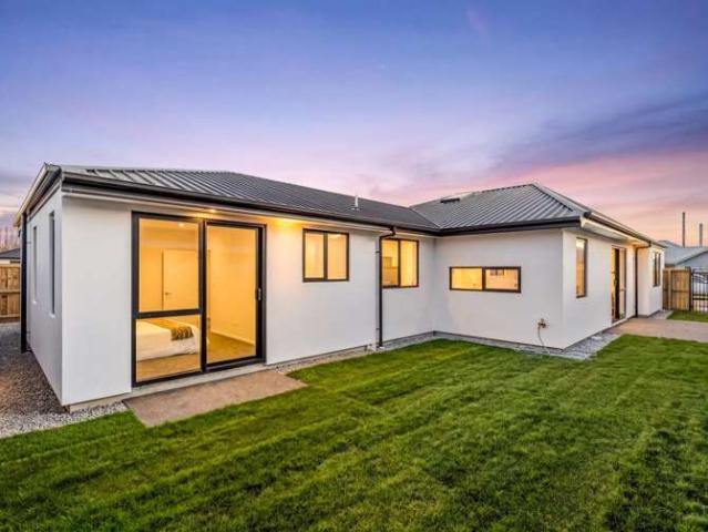 House for sale in Chaslands, Canterbury