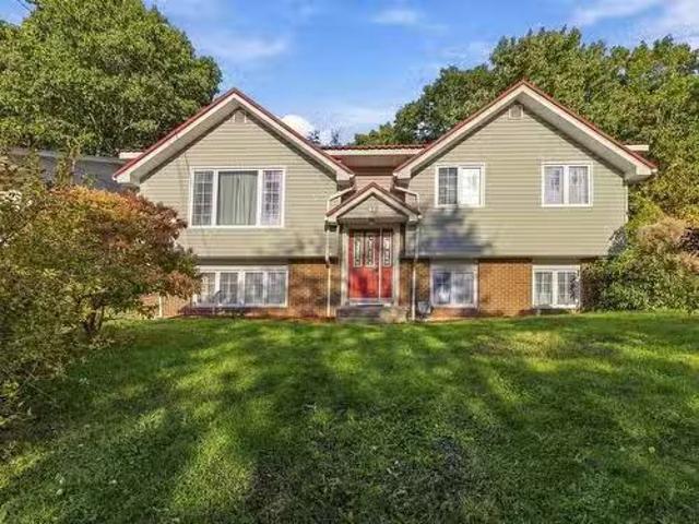 House for sale in Oakmount, Bedford