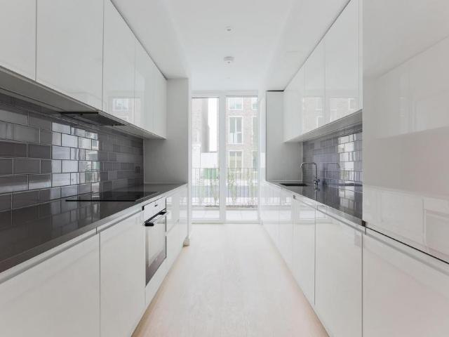 House for rent in Royal Wharf, Greater London