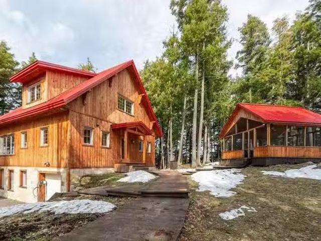 House for sale in Bolton-est, Quebec