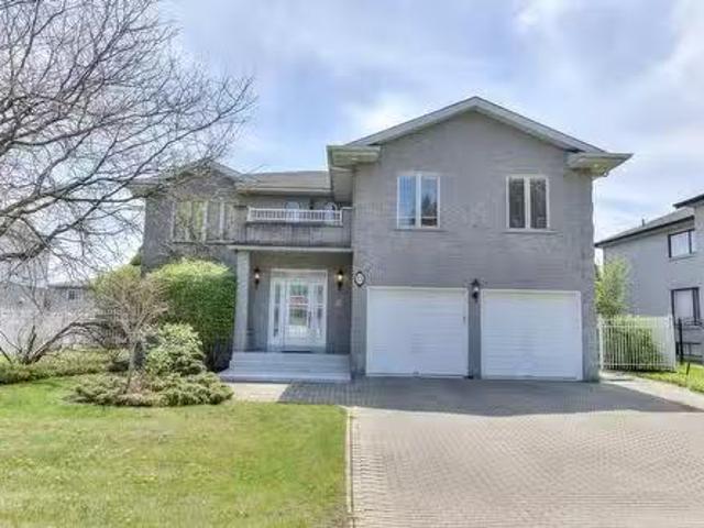 House for sale in Kirkland, Quebec