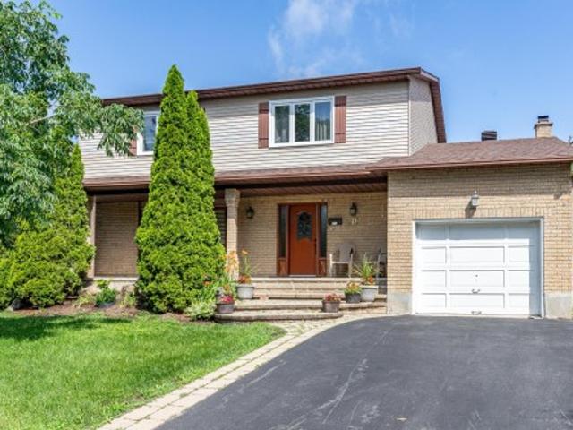 House for sale in Kirkland, Quebec