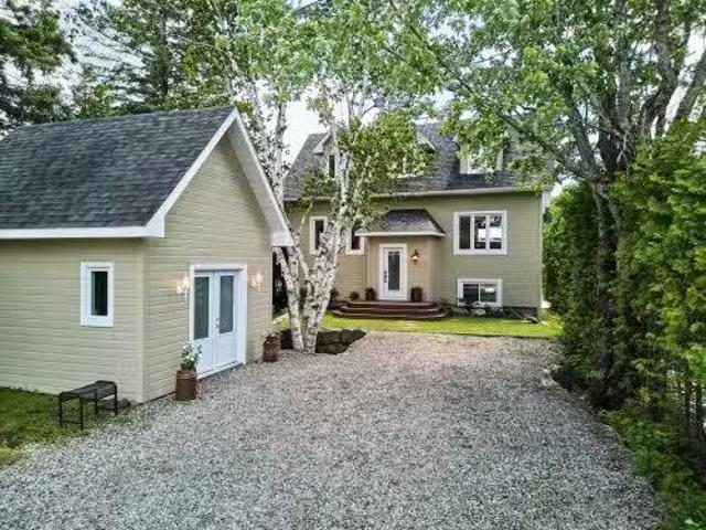 House for sale in Lac-des-plages, Quebec