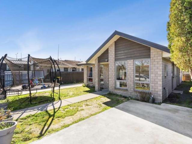 House for sale in Chaslands, Canterbury