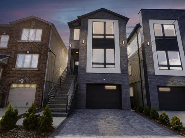 House for sale in Hudson, New Jersey