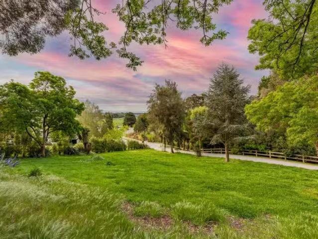 House for sale in Chaslands, Canterbury