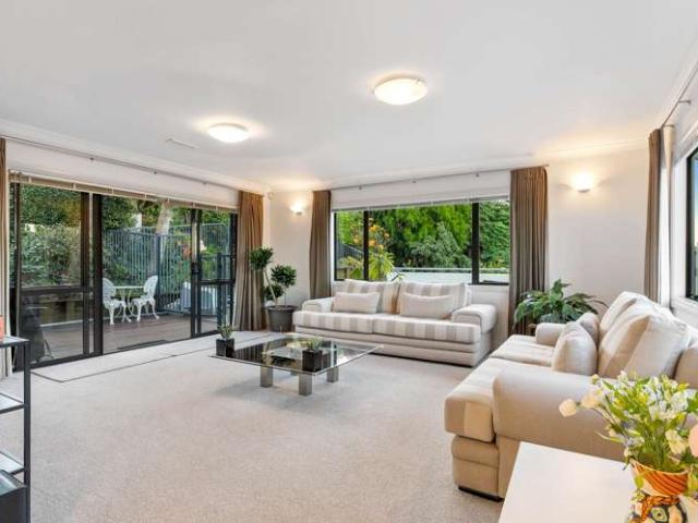 House for sale in Paremoremo