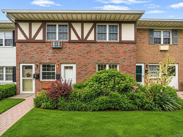 Condo for sale in Babylon, New York