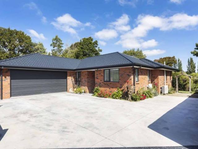 House for sale in Chaslands, Canterbury