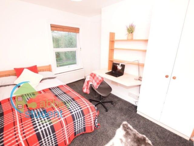 Room for rent in Northgate Village, Two Mills