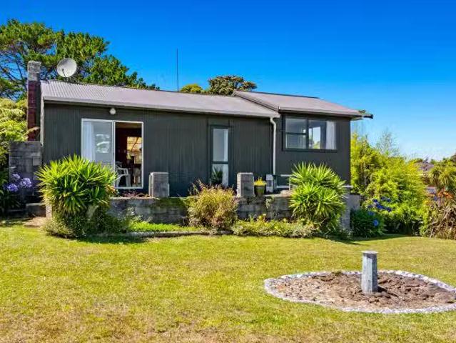 House for sale in Oratia