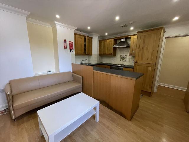 Apartment for rent in Plasnewydd, Falcon Lodge