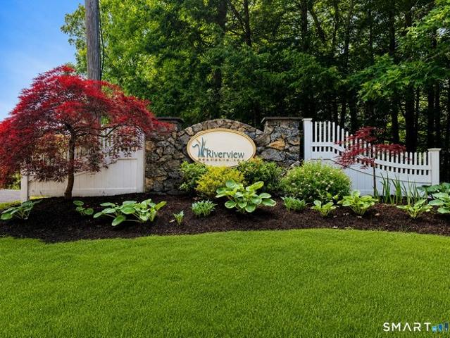 Townhouse for sale in Newtown, Connecticut