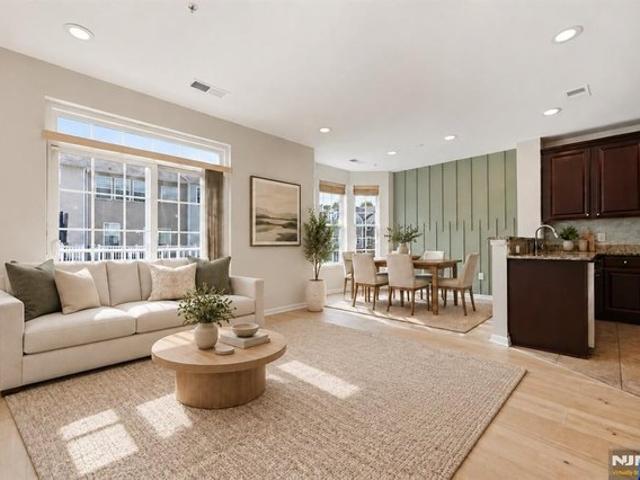 Townhouse for sale in Wood Ridge, New Jersey