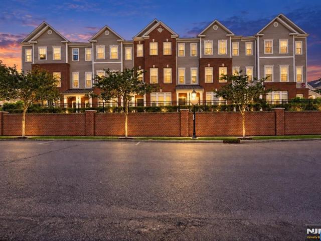 Townhouse for sale in Wood Ridge, New Jersey
