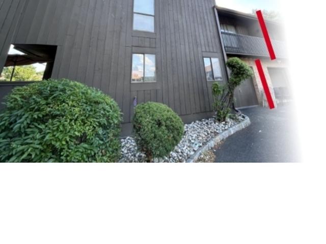 Townhouse for sale in Edison, New Jersey