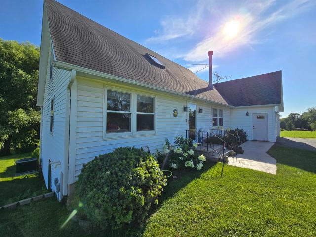 House for sale in Apple River, Illinois