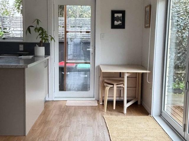 Townhouse for rent in Chaslands, Canterbury