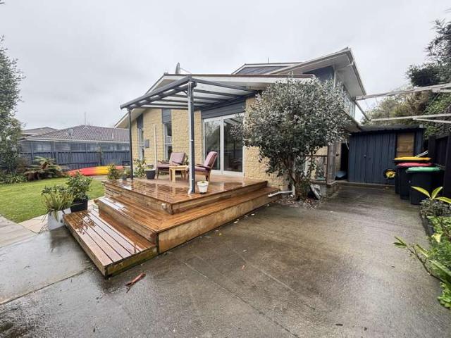 Townhouse for rent in Chaslands, Canterbury