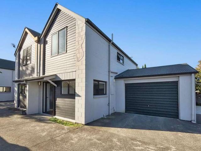 Townhouse for rent in Saint Albans, Canterbury