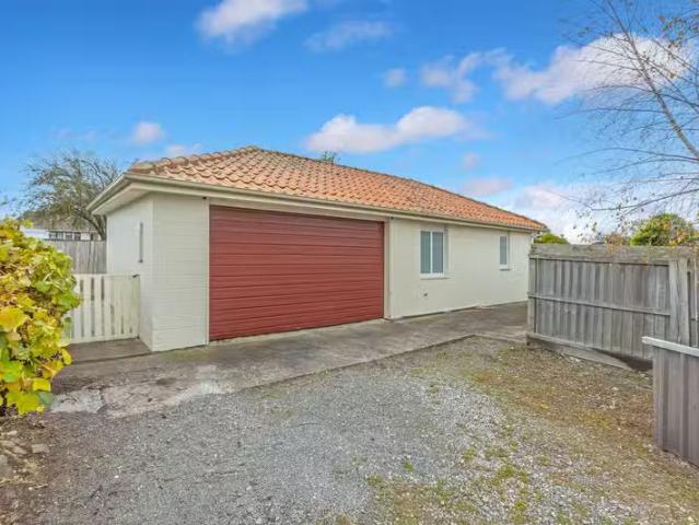 House for sale in Chaslands, Canterbury