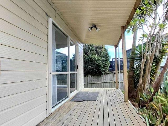 House for rent in Paremoremo