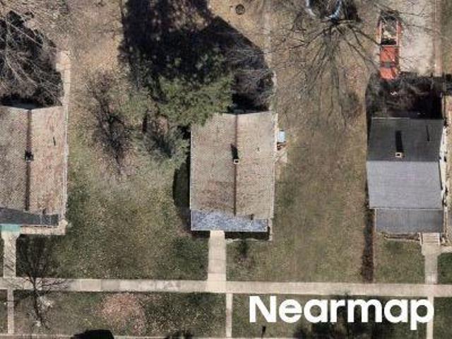 House for sale in Elyria