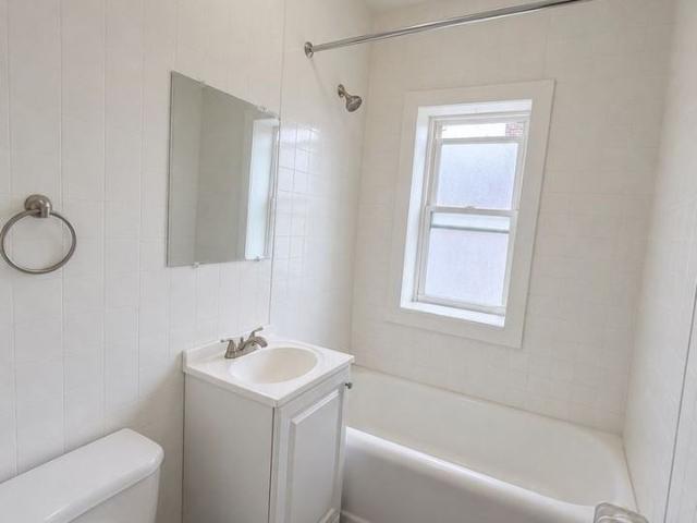 Apartment for rent in Lakewood, Ohio