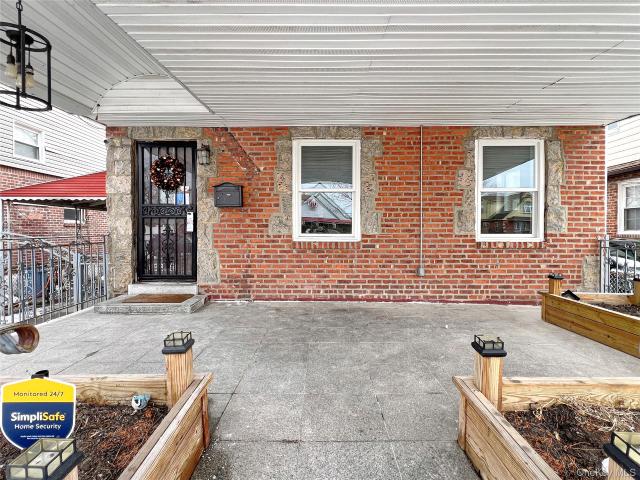 House for sale in Queens, Arverne
