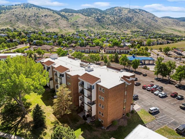 Condo for sale in Golden Ridge Condominiums, Golden