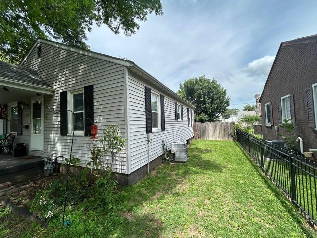 House for sale in Pekin, Illinois