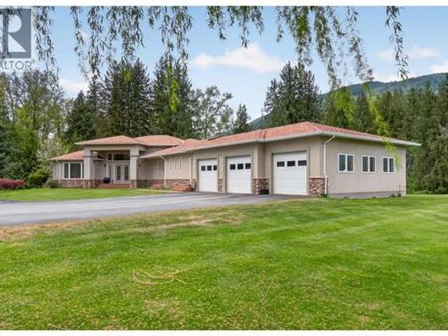 House for sale in Sicamous, British Columbia