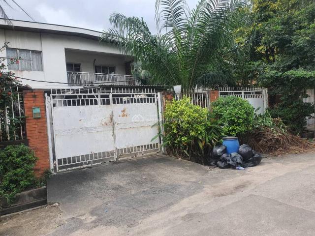 House for sale in Surulere , Surulere