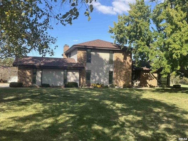 House for sale in Washington, Illinois