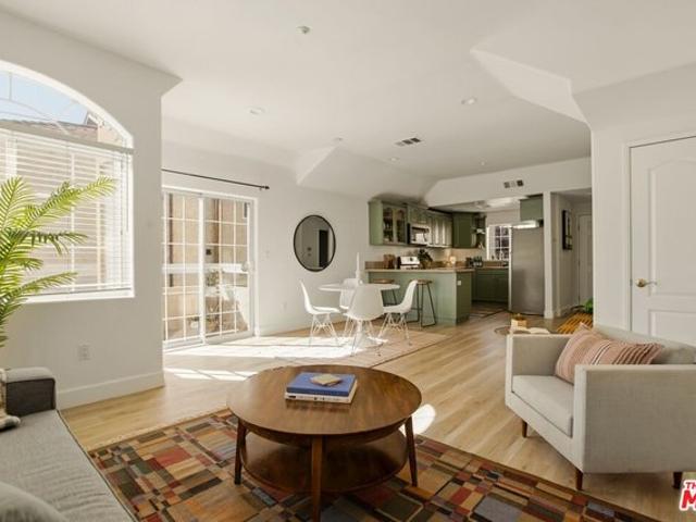 Townhouse for sale in Glendale, California