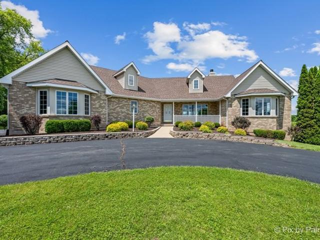 House for sale in Mchenry, Illinois