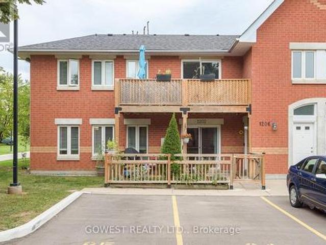 Townhouse for sale in Burlington, Ontario