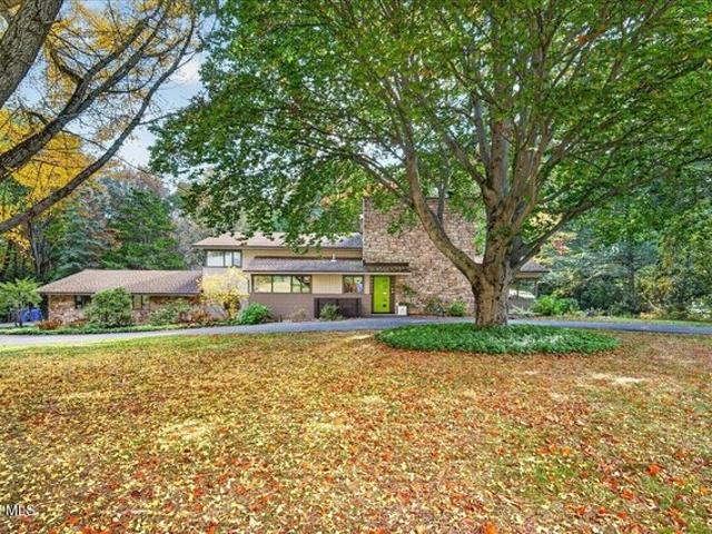 House for sale in Hawthorne Hill, Town of Niskayuna