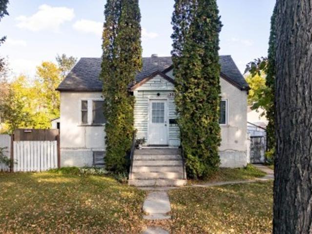 House for sale in Montrose, Edmonton
