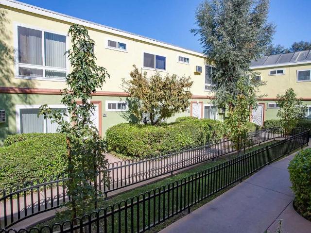Apartment for rent in Canoga Park, California