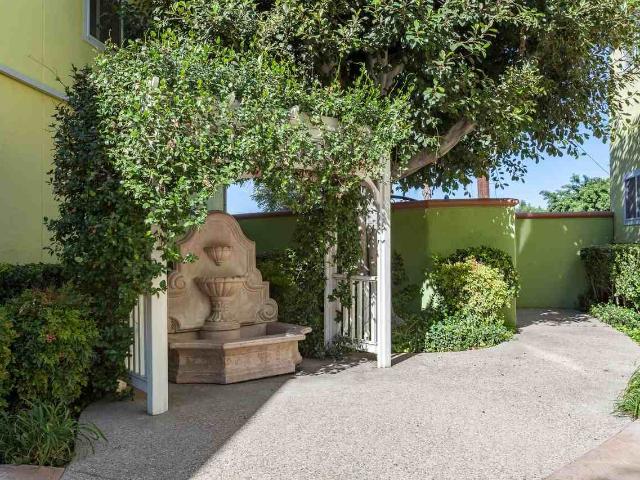 Apartment for rent in Canoga Park, California
