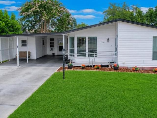House for sale in Lady Lake, Florida