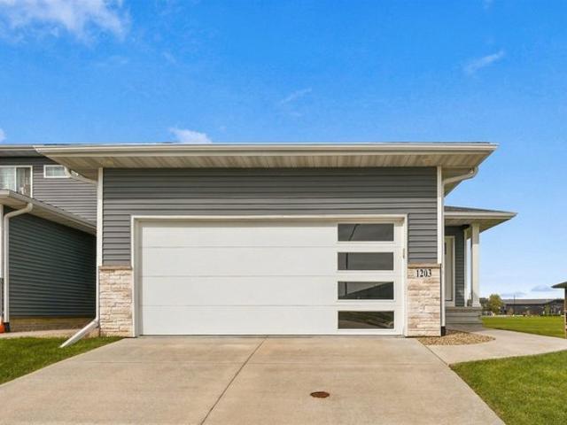 Condo for sale in Cedar Falls, Black Hawk County