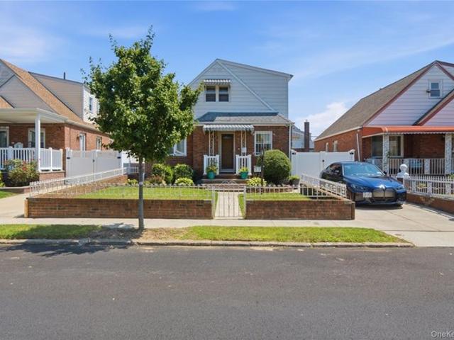 House for sale in Queens, Arverne