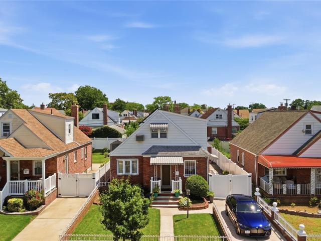 House for sale in Queens, Arverne