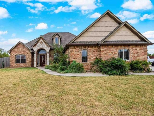 House for sale in Elgin, Comanche County