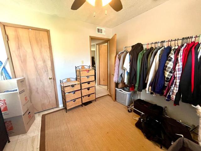 Apartment for rent in Shorewood