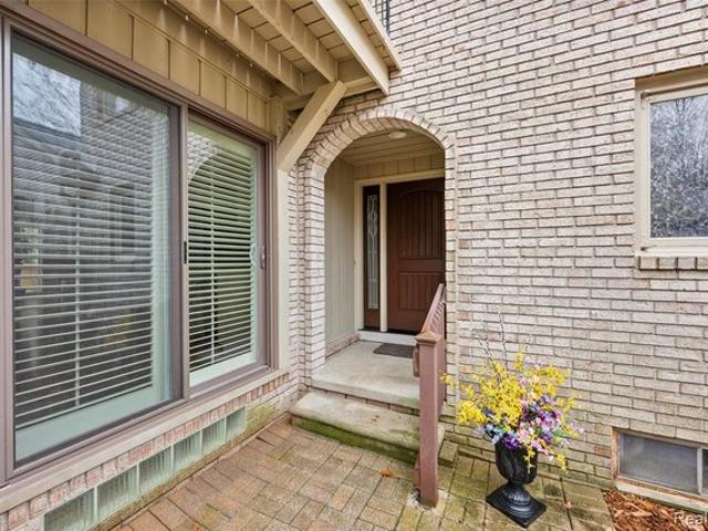 Condo for sale in Bloomfield Hills, Michigan
