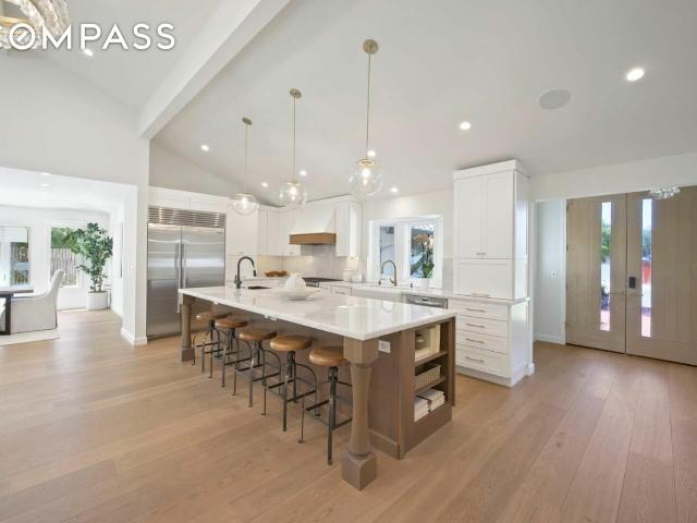 House for sale in Saratoga